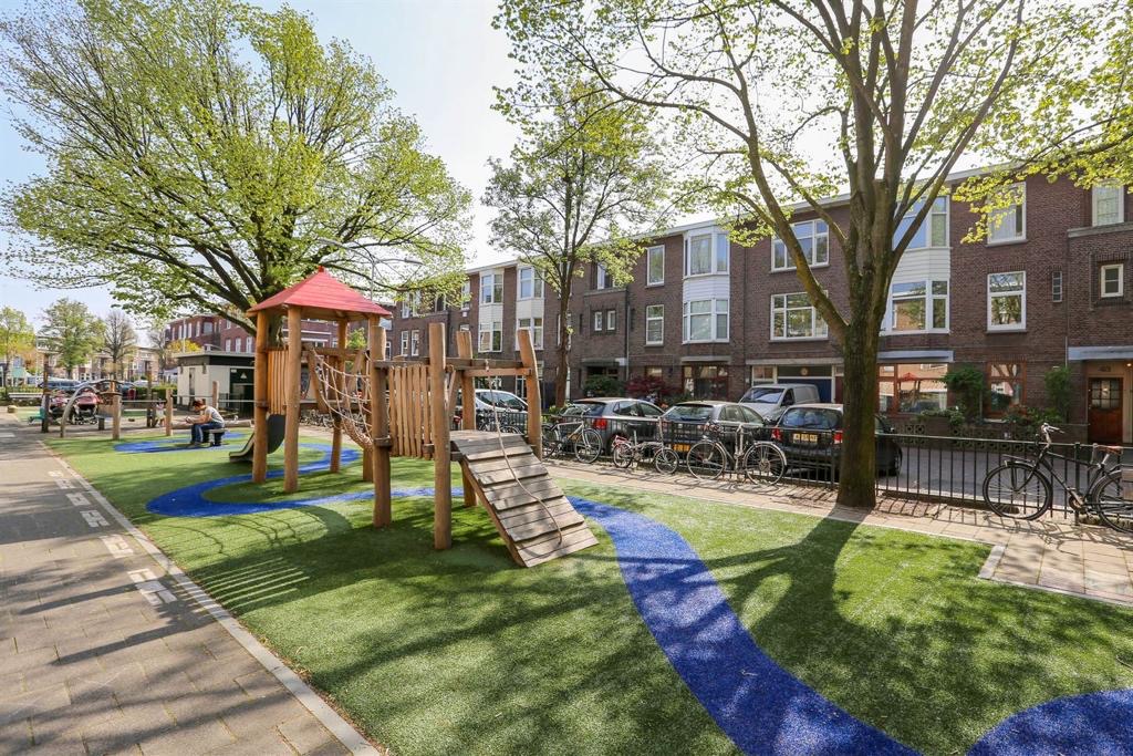 Apartment for rent with children playground nearby