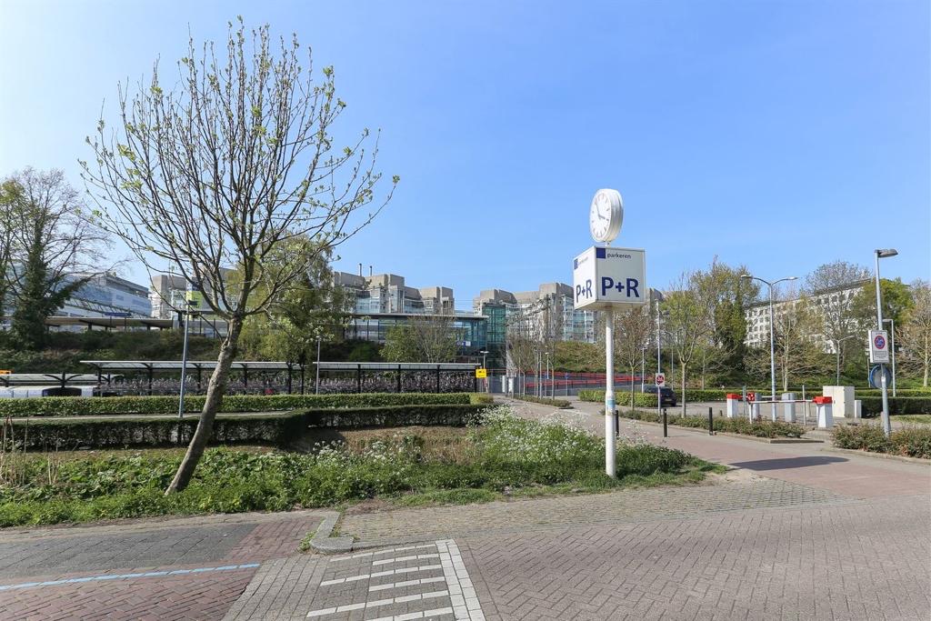 Railway station laan van NOI